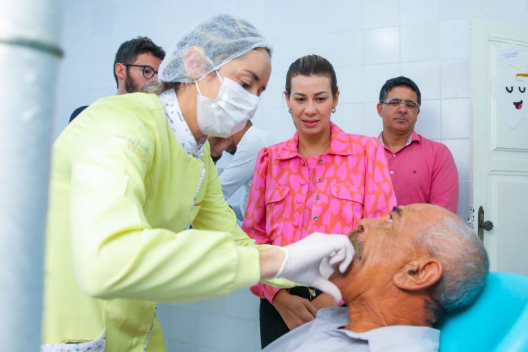 Prefeitura de Lagarto realiza 3ª etapa da entrega de próteses dentárias