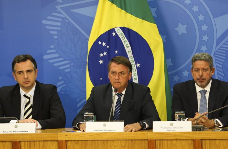 Os presidentes do Senado, Rodrigo Pacheco,da República, Jair Bolsonaro e da Câmara, Arthur Lira, durante coletiva sobre a situação dos combustíveis em coletiva de imprensa no Palácio do Planalto, em Brasília