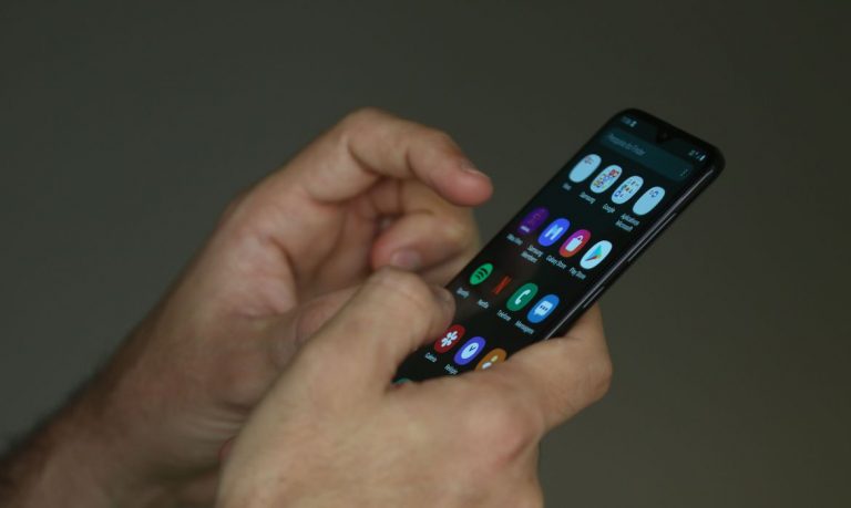 Uso de internet no país cresce mais entre idosos, mostra IBGE