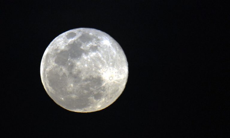 CCTECA promove observação da lua com telescópios em Aracaju