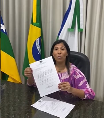 Prefeita Simone anuncia projetos para servidores de Riachão do Dantas