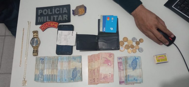 Dupla é presa com 35 pedrinhas de crack no bairro Ademar de Carvalho