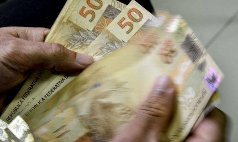 Caixa começa a pagar Bolsa Família de R$ 600