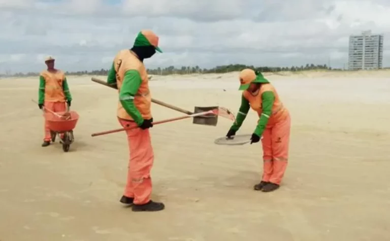Novas manchas de óleo são encontradas em praias de Aracaju