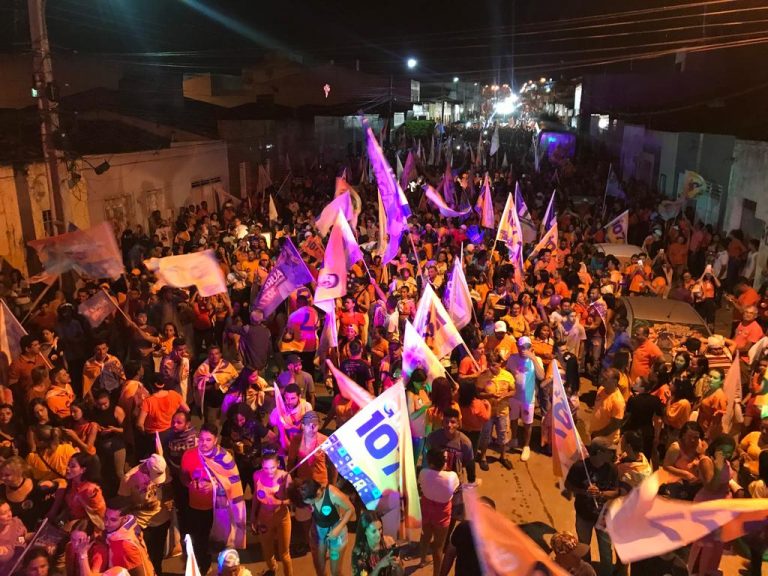 Arrastão do Povo leva multidão às ruas de Lagarto