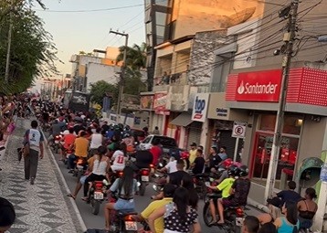 Com propostas inusitadas, Vovozinho arrasta multidão em Tobias Barreto