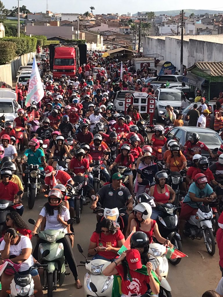 Carreata pró-Lula leva multidão às ruas de Lagarto