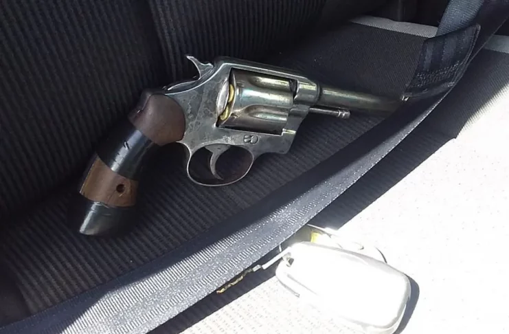 Arma apreendida com suspeitos de assalto em Itabaiana — Foto: Sandoval Siqueira