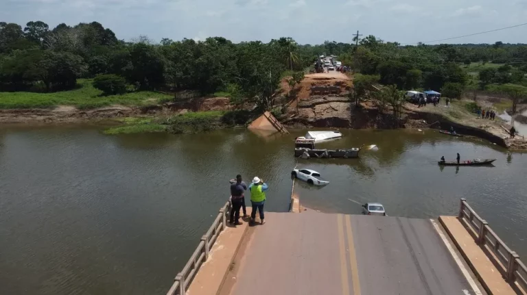 Três pessoas morrem após desabamento de ponte na BR-319