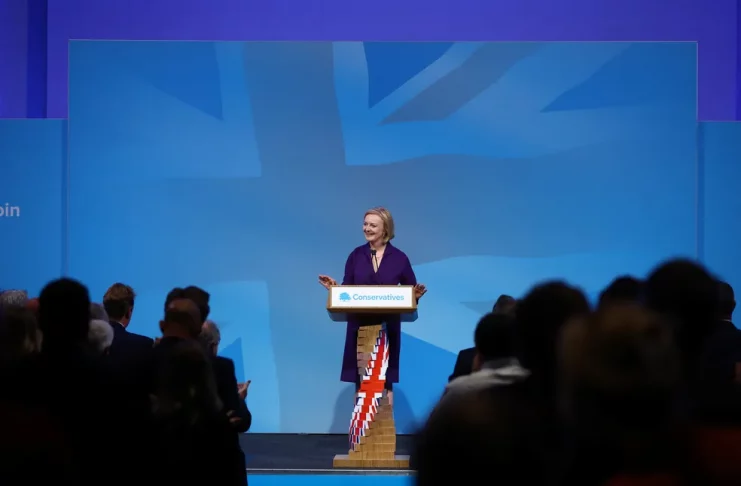Liz Truss, a nova primeira-ministra do Reino Unido, logo após ser anunciada vencedora, em 5 de agosto de 2022. — Foto: Hannah McKay/ Reuters