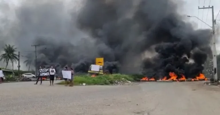 Manifestantes protestam na BR-101 e pedem justiça pela morte de Genivaldo