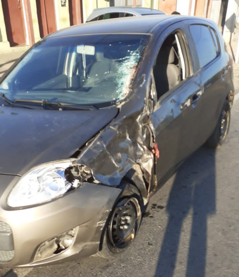 Casal morre após colisão entre carro e moto em Simão Dias