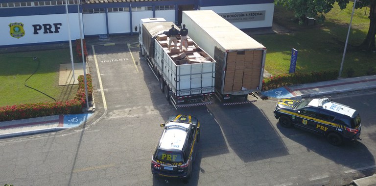 PRF apreende carga milionário de cigarros contrabandeados em Sergipe