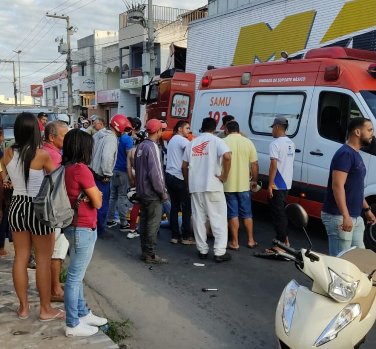 Vídeo: Colisão entre carro e moto deixa um ferido no centro de Lagarto