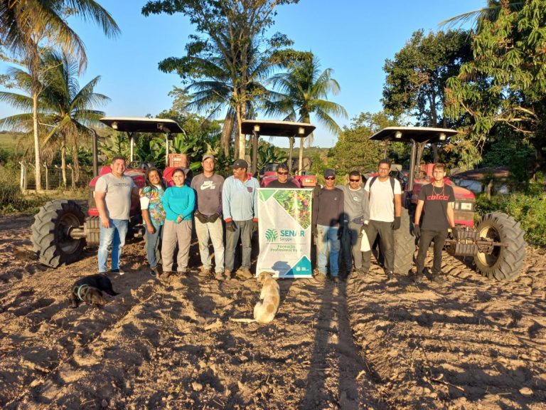 Lagarto forma 1ª turma de operação e manutenção de máquinas agrícolas