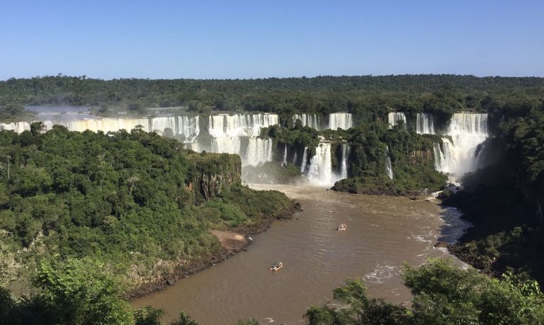 Fortes chuvas interditam passarela nas Cataratas do Iguaçu