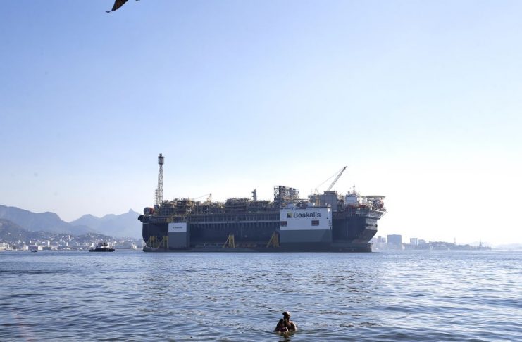 A Petrobras anunciou a chegada da plataforma de petróleo, P-67, ancorada na Baía de Guanabara, destinada ao Sistema de Produção do Campo de Lula, no pré-sal da Bacia de Santos. (Tânia Rêgo)