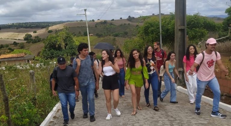 Alunos do IFS Lagarto visitam comunidade quilombola em Simão Dias