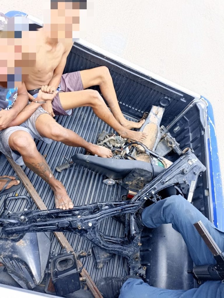 Dupla é presa por roubar moto e vender peças em Lagarto
