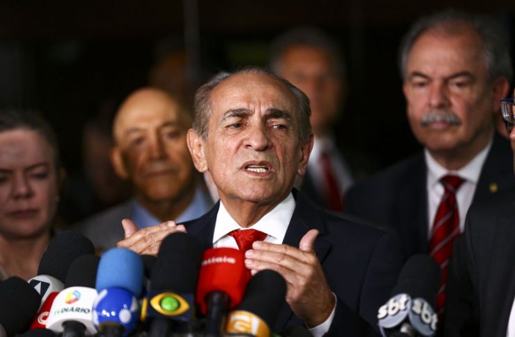 O relator-geral do Orçamento 2023, senador Marcelo Castro, durante entrevista coletiva após reunião com o vice-presidente eleito, Geraldo Alckmin e equipe de transição.