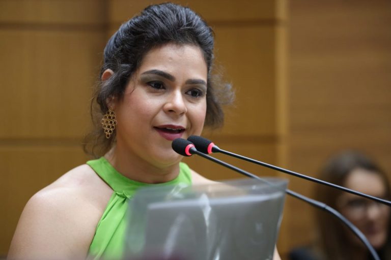 Ex-delegada de Lagarto recebe o título de cidadã sergipana