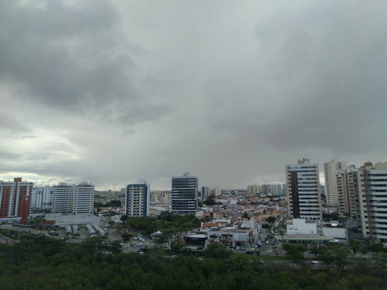 Meteorologia alerta para chuvas moderadas e ventos fortes