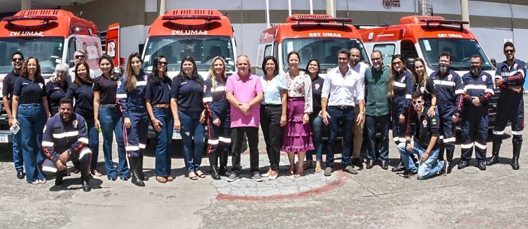 Governo de SE entrega novas ambulâncias ao Samu