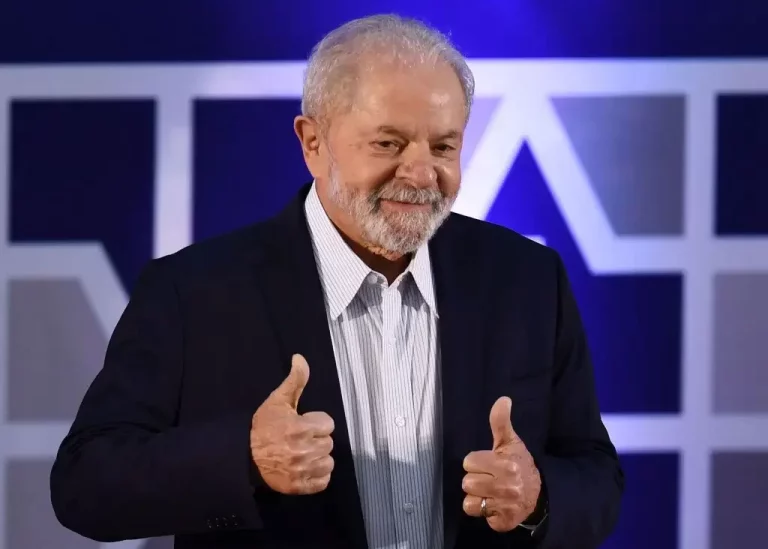 Em conversas em Brasília, Lula confirma Múcio na Defesa e Dino na Justiça