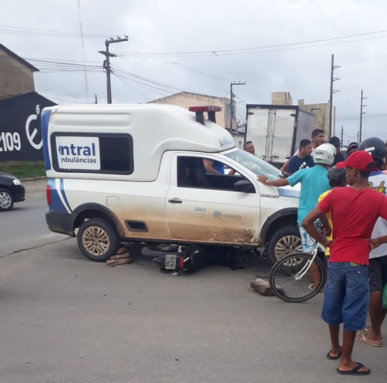 Colisão envolvendo ambulância de Lagarto deixa um ferido