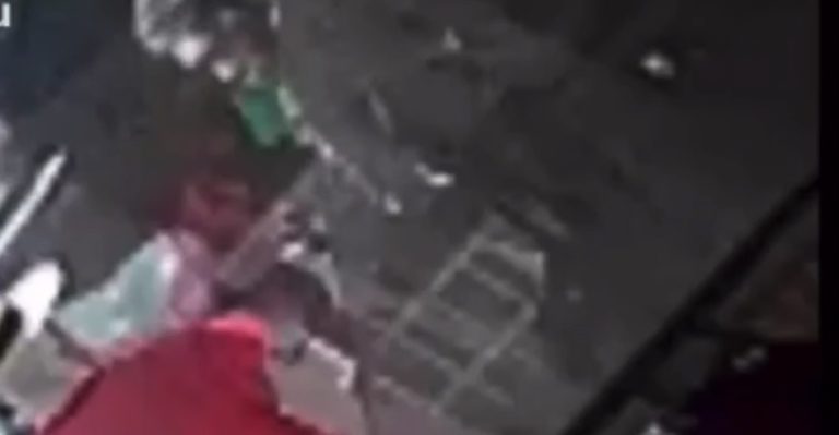Vídeo: Homem tenta arrombar loja no centro da cidade de Lagarto
