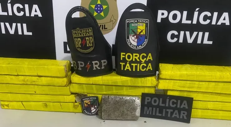 13 Kg de maconha aprendidos em Aracaju (SE) — Foto: Polícia Militar