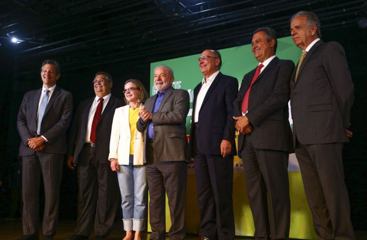 O presidente eleito, Luiz Inácio Lula da Silva, anuncia ministros durante coletiva no CCBB Brasília.
