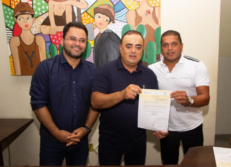 Prefeito Cristiano Viana empossa novo secretário de Esporte em Simão Dias