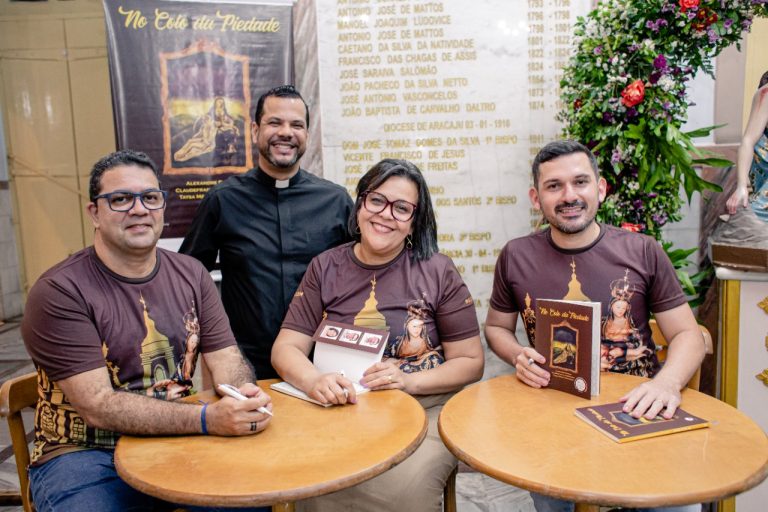 Autores anunciam novo volume do livro do ‘No Colo da Piedade’