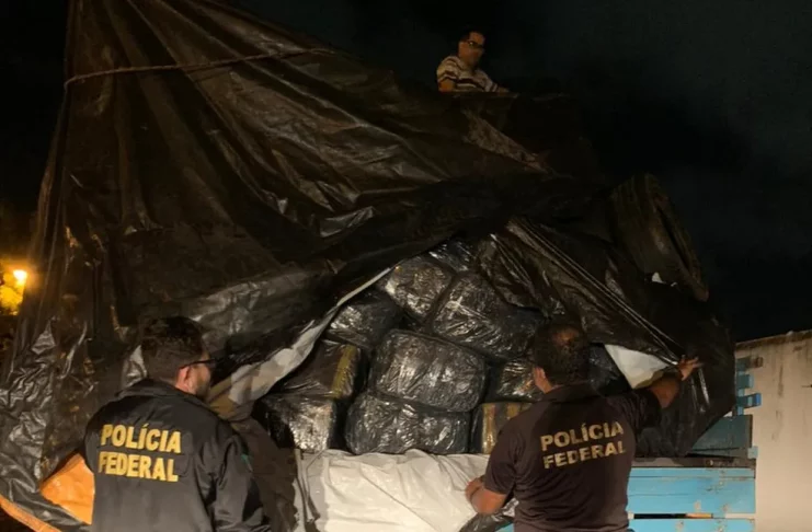 Caminhão com droga apreendida pela PF em Sergipe — Foto: PF/SE