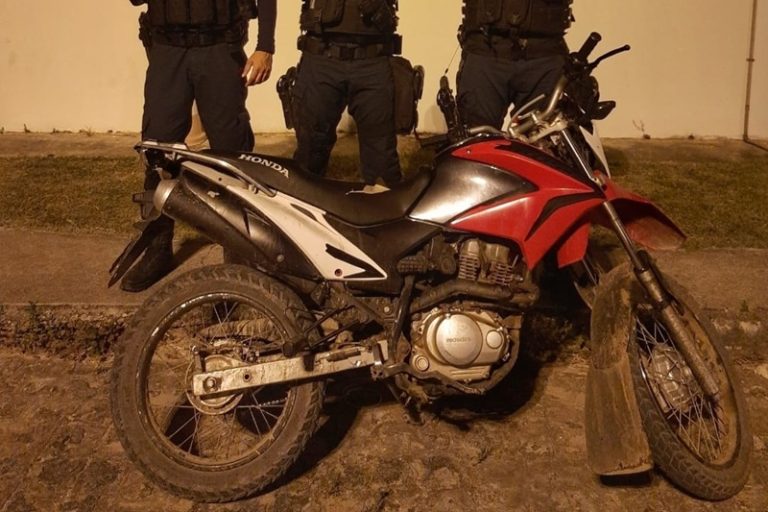PM apreende motocicleta com identificação adulterada em Simão Dias
