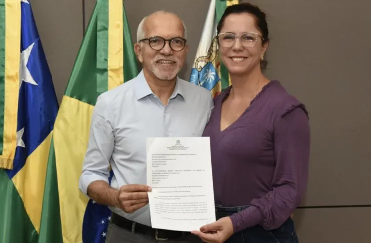 Vice-prefeita de Aracaju, Katarina Feitoza, apresenta carta-renuncia — Foto: Ana Lícia Menezes/PMA