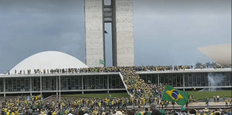1,4 mil pessoas estão presas por ataques em Brasília