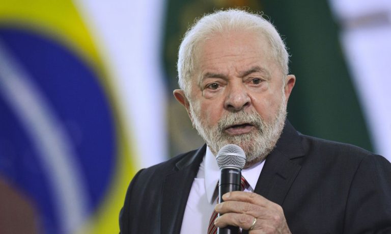 Presidente Lula é diagnosticado com pneumonia leve e adia viagem à China