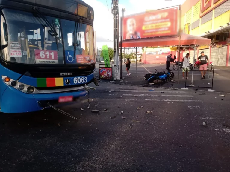 Motociclista morre após colidir contra ônibus em Aracaju