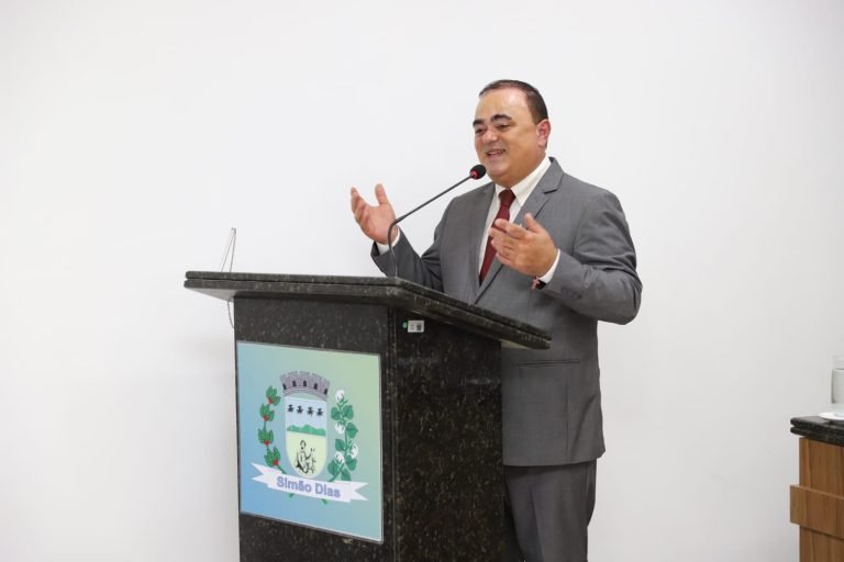 Prefeito de Simão Dias protocola PL que reajusta o piso dos professores