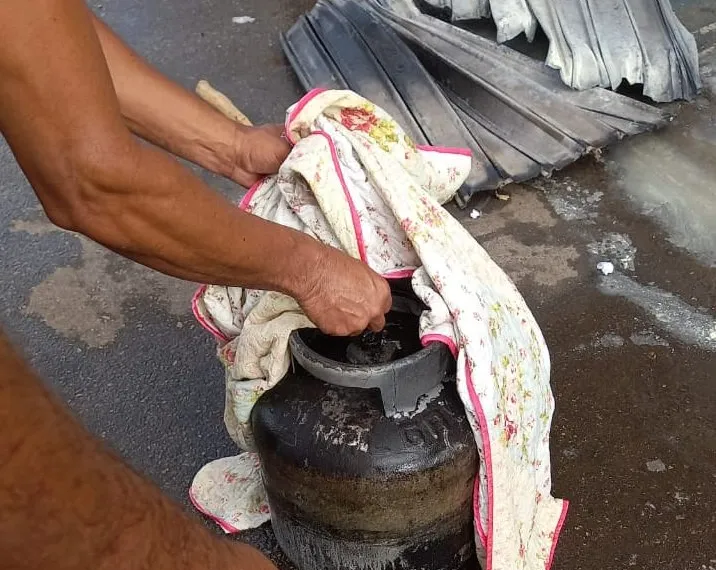 Botijão de gás pega fogo dentro de restaurante no interior de Sergipe