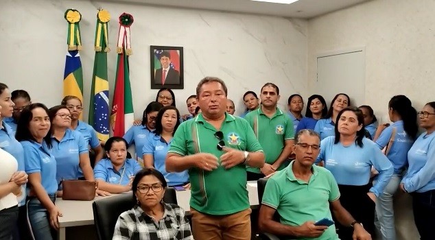 Com direito negado, agentes de saúde ocupam o gabinete do prefeito de Salgado