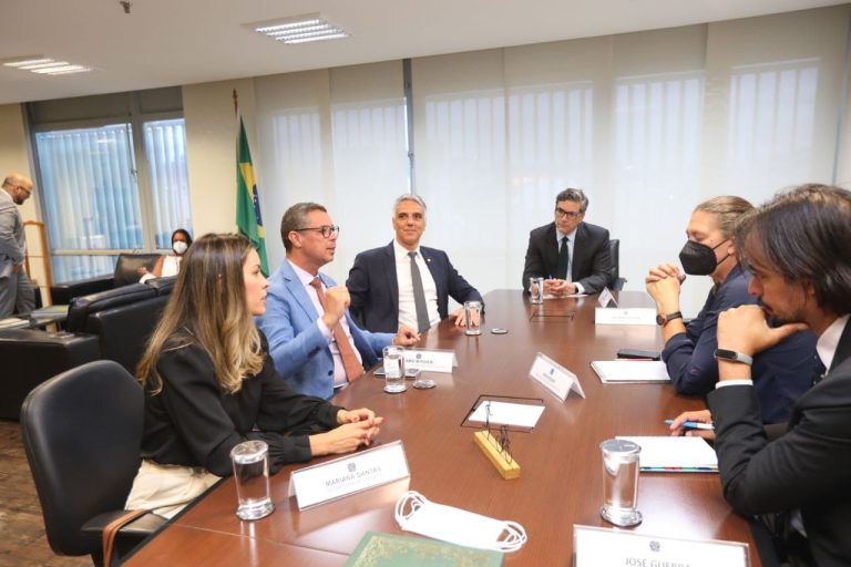 Fábio Mitidieri discute parcerias e investimentos com o Governo Federal