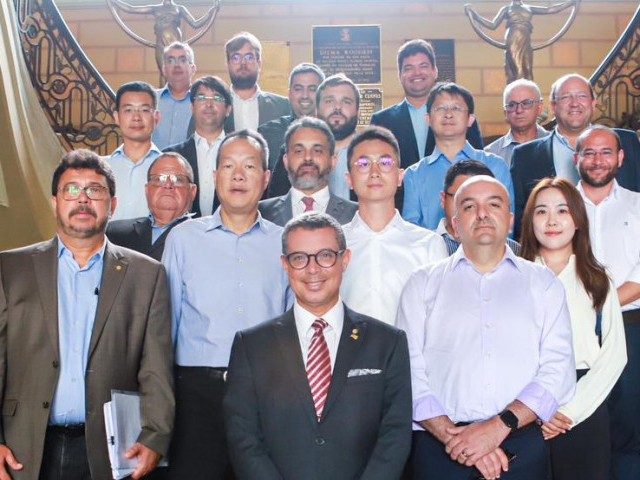 Fábio discute com grupo de investidores chineses a construção de duas usinas termelétricas