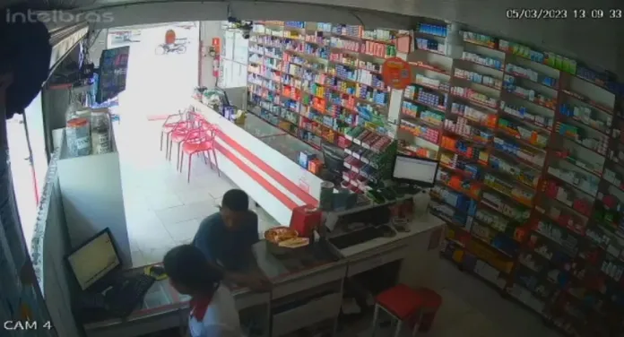 Funcionária de farmácia é assediada durante assalto em Tobias Barreto