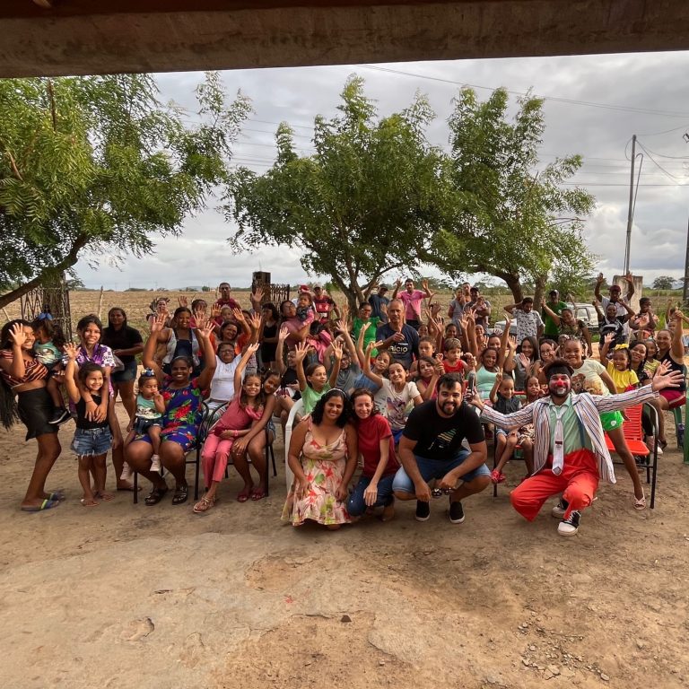 Pilambeta leva a magia do circo para crianças da zona rural de Lagarto