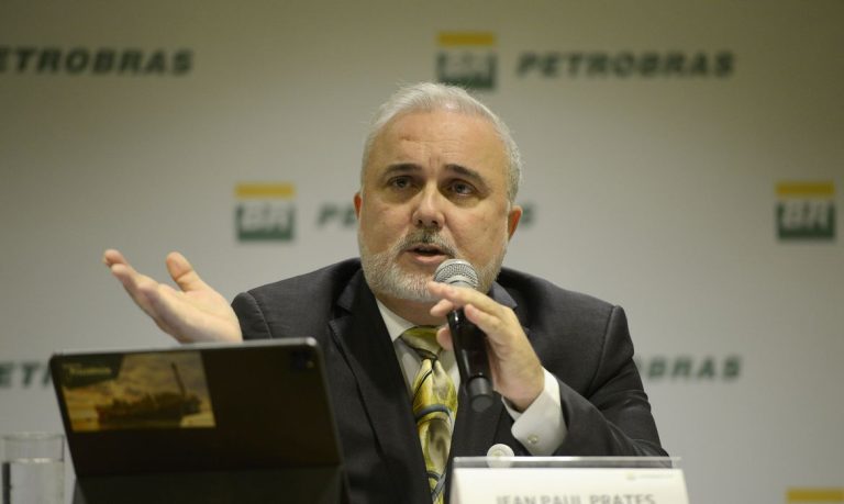 Presidente da Petrobrás descarta manter atual política de preços