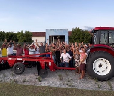 Fábio Reis entrega equipamentos agrícolas em Riachão e Tobias Barreto