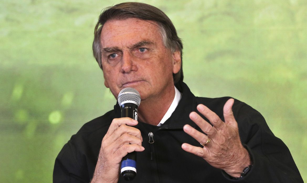O presidente da República, Jair Bolsonaro, fala durante o congresso Mercado Global de Carbono, no Jardim Botânico do Rio de Janeiro, zona sul da cidade.